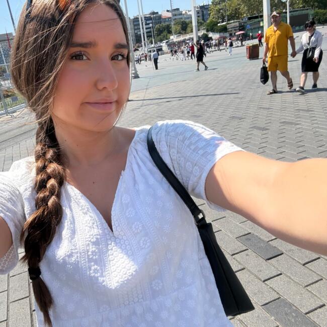Babysitter in Donostia / San Sebastian: Adriana