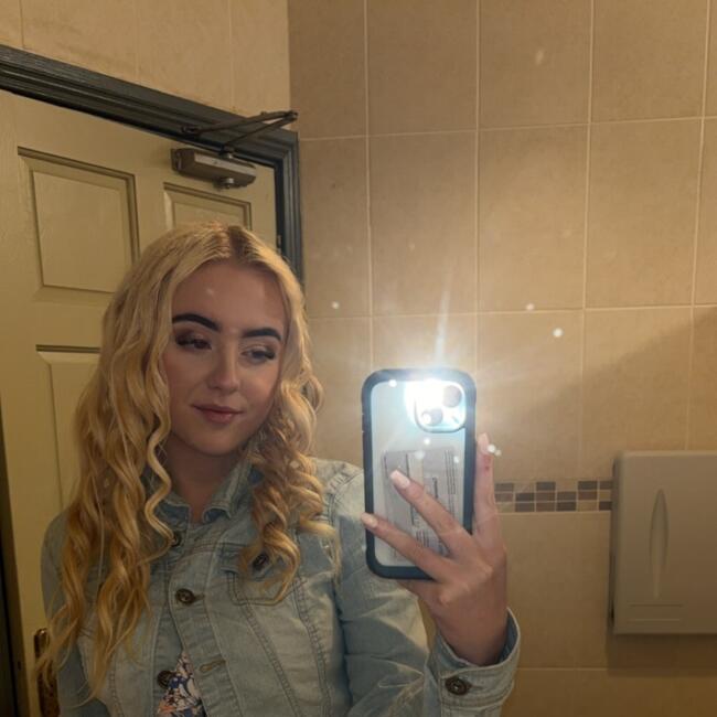 Babysitter in Gorey: Amber