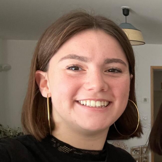 Babysitter in La Destrousse: Emilie