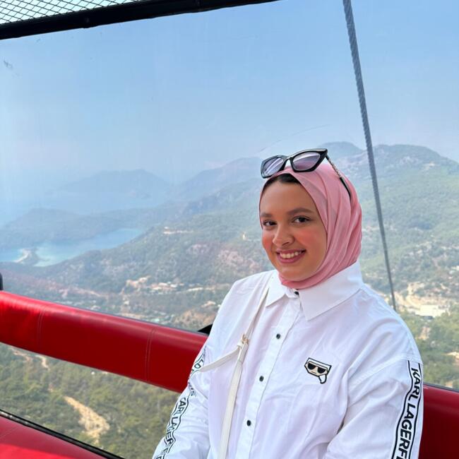 وظيفة جليسة أطفال في القاهرة: Shaza