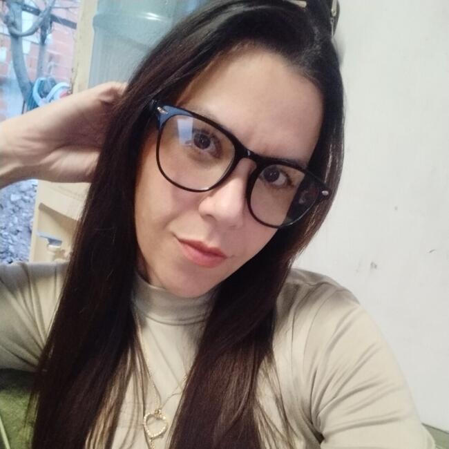 Babysitter in Pilar: Karina