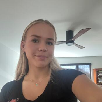 Babysitter in Dunedin: Hope