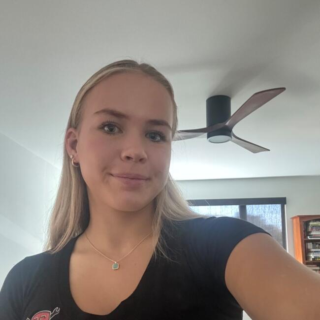 Babysitter in Dunedin: Hope