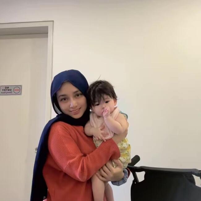 Pengasuh di Batu Caves: Atira Yusof
