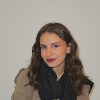 Babysitter in Paris: Leelou