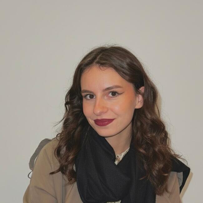 Babysitter in Paris: Leelou