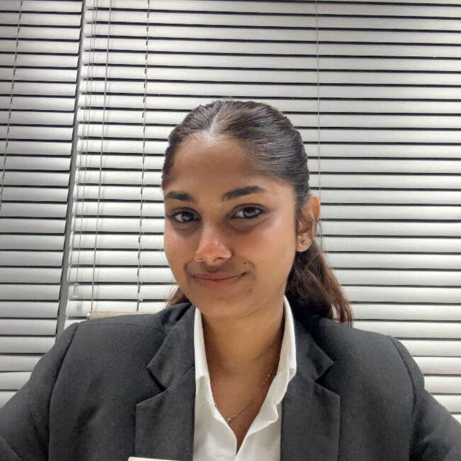 Babysitter in Paris: Mahima