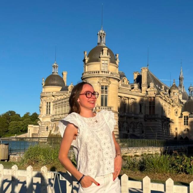 Babysitter in Cires-lès-Mello: Lilou