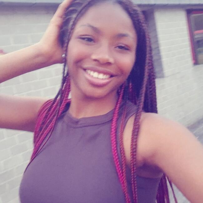 Babysitter in Martelange: Dénise