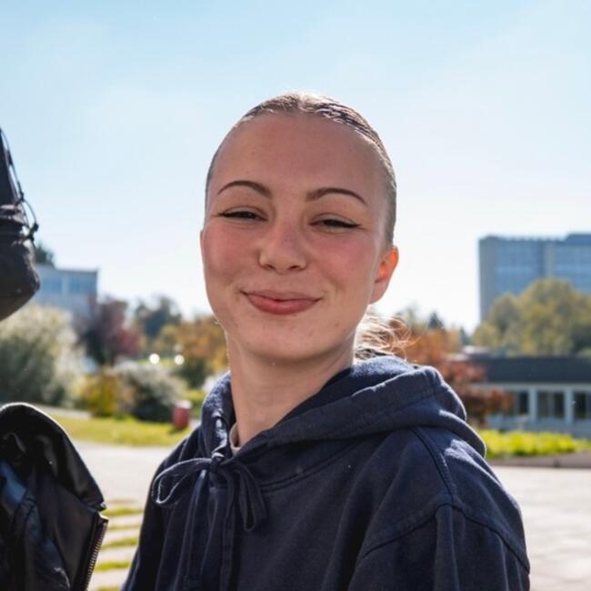 Babysitter in Bordeaux: Laura