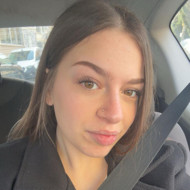 Babysitter in Toulon: Celia