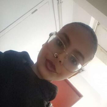 Babysitter in Paris: Malak