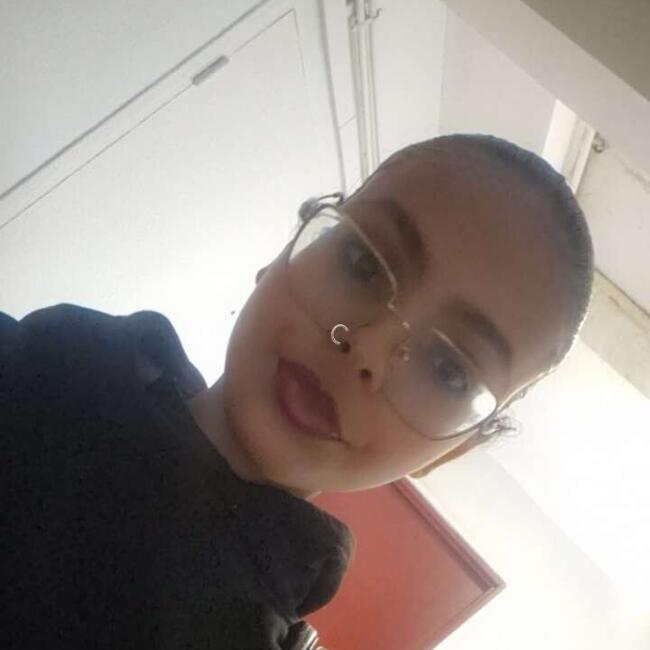 Babysitter in Paris: Malak