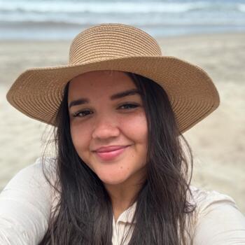 Babysitter in Praia Grande: Luana