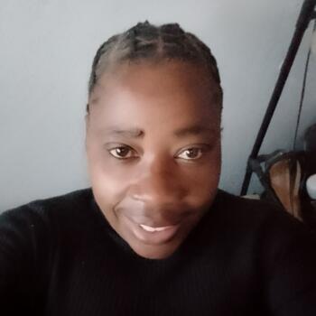 Babysitter in Harare: Naume