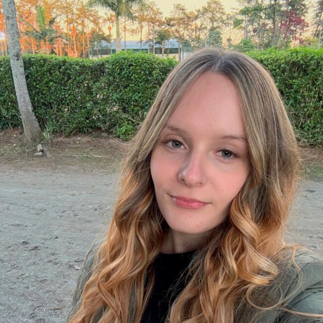 Babysitter in Joinville: Nathalia
