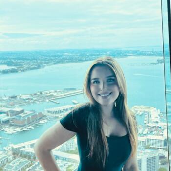 Babysitter Curitiba: Vitórya Myrella