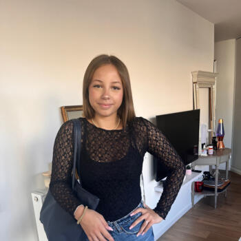 Babysitter in Créteil: Charlotte