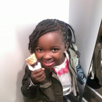 Babysitter in Saint-Ouen: Dianna