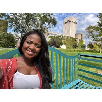 Babysitter in Cleveland: Valeria