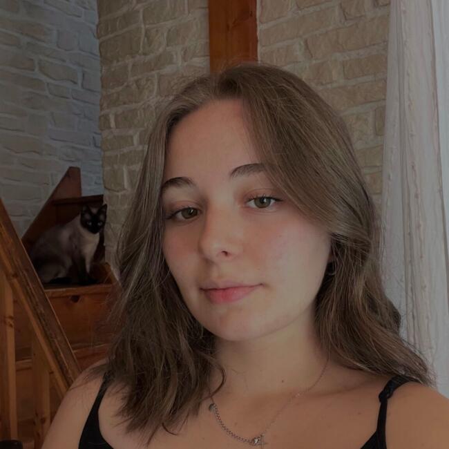 Babysitter in Les Roches-l'Évêque: Maeline