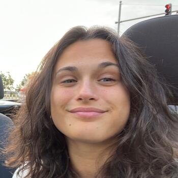 Babysitter in Eigenbrakel: Clara