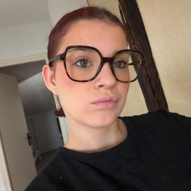 Babysitter in Marmande: Ines