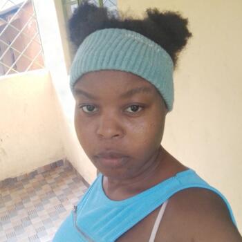 Babysitter Nairobi: Dayana