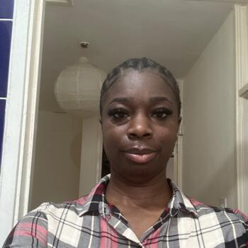 Nanny in London: Zainab