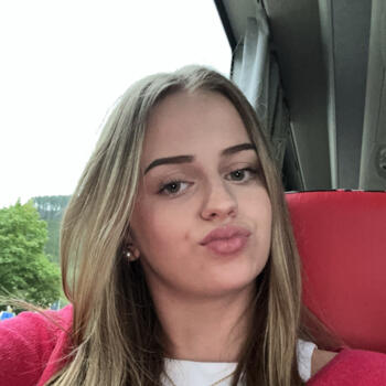 Babysitter in Meyrannes: Camille