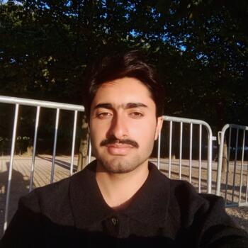 Babysitter in Saint-Ouen: Ahmad