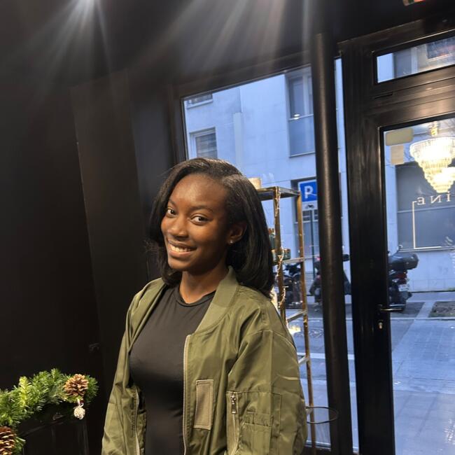 Babysitter in Montereau-Fault-Yonne: Nohemie