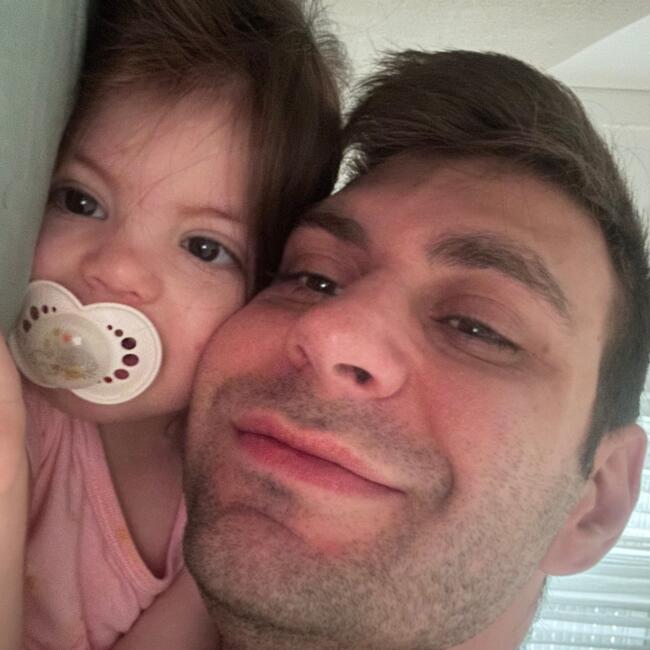 Δουλειά για babysitter στην περιοχή Ηλιούπολη: Χαράλαμπος