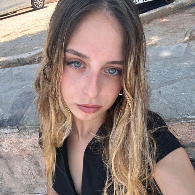 Babysitter in Athens: Natia