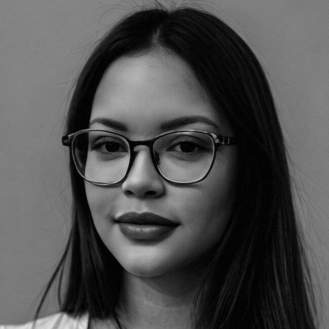 Babysitter in Brusque: Thainá