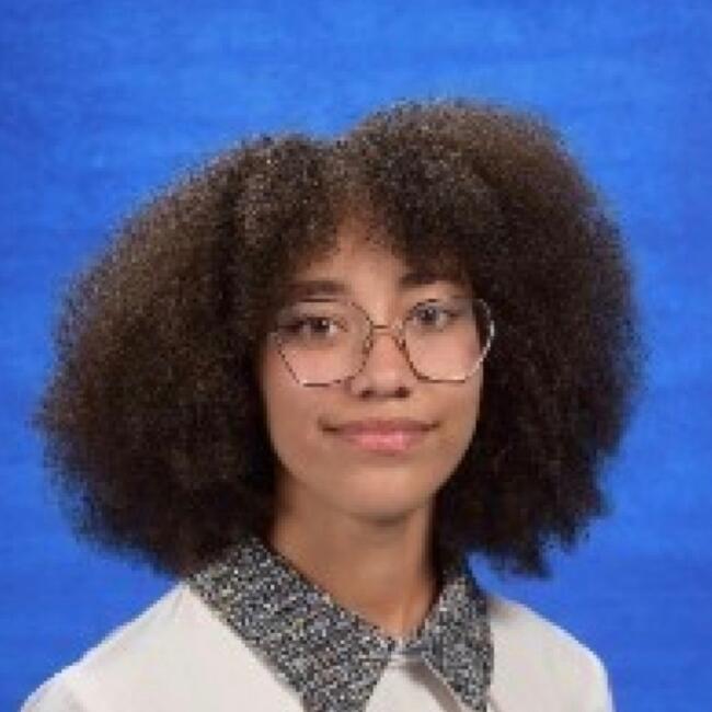 Babysitter in Noisy-le-Grand: Cristina