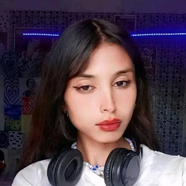 مربية أطفال في الهراويين: Aya