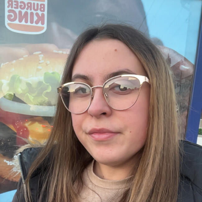 Babysitter in Rouen: Laurena