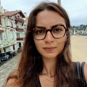 Babysitter in Paris: Amandine