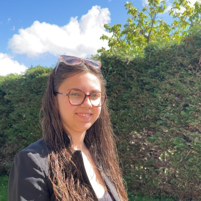 Babysitter in Saint-Denis-lès-Bourg: Maeva