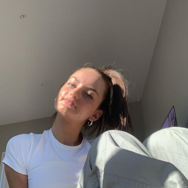 Babysitter in Napier City: Hollie