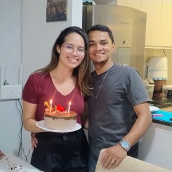 Trabalhos de ama em Valparaíso de Goiás: emprego de babá Larissa