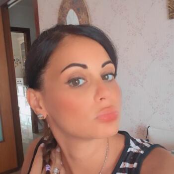 Babysitter a Casoria: Valentina