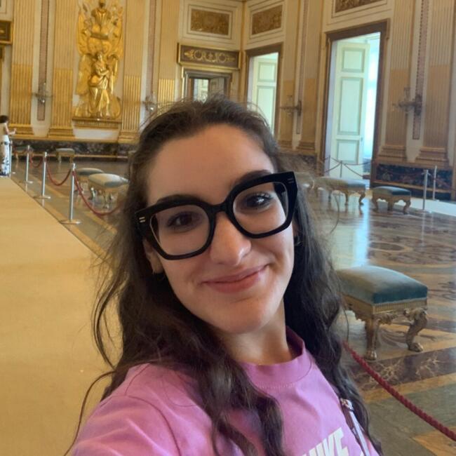 Babysitter a Ragusa: Giulia