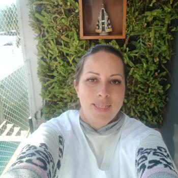 Babá em Votorantim: Karina