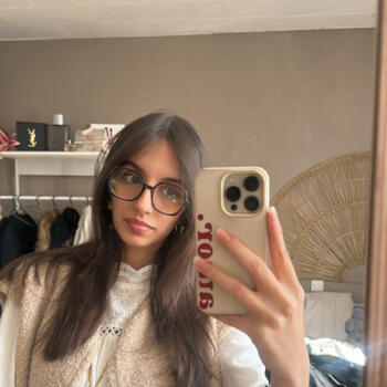 Babysitter in Marcillac-Vallon: Norah