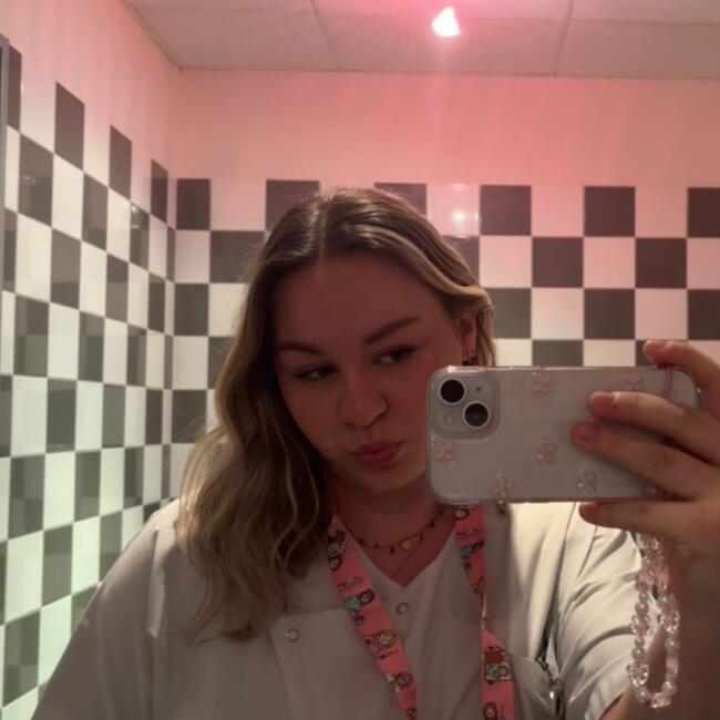 Babysitter in La Croix-en-Touraine: Clara