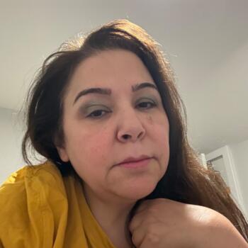 Babysitter Winnipeg: Farahnaz