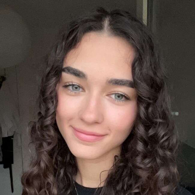 Babysitter in Marseille: Angelina