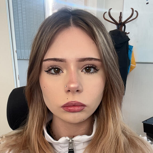 Babysitter in Rouen: Zoe